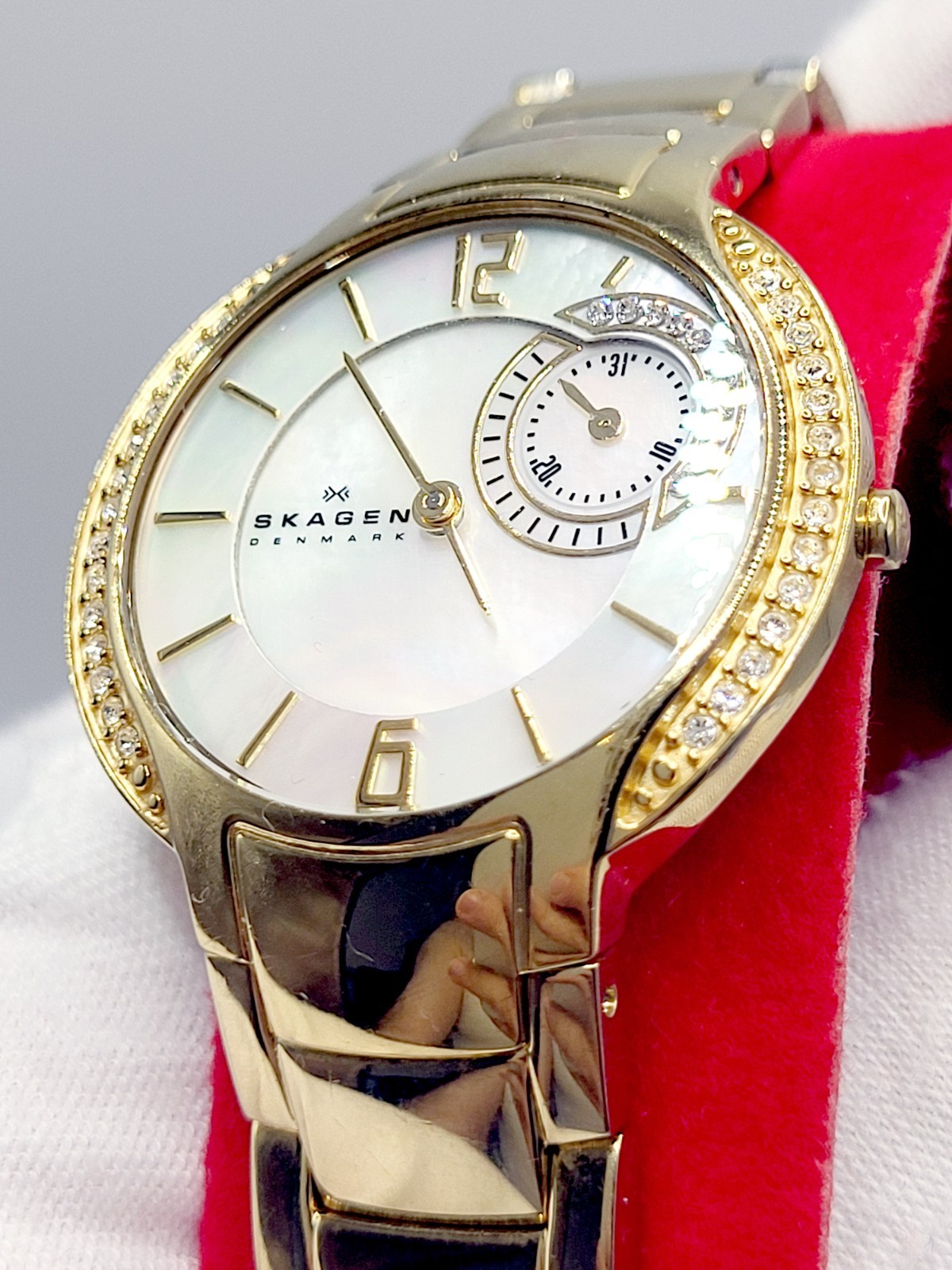[Works] Skagen Denmark Mineral Crystal Quartz Analog Ladies Watch MOP Dial