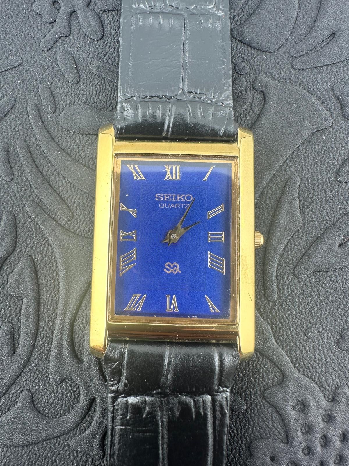 RARE BLUE Vintage Seiko Slim Quartz Gentlemen’s Wrist Watch