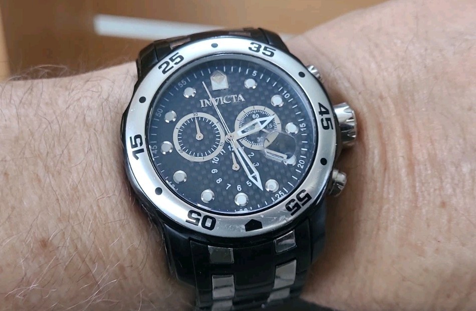 INVICTA 17084 PRO DIVER SCUBA CHRONOGRAPH SWISS CARBON FIBER DIAL MEN’S WATCH