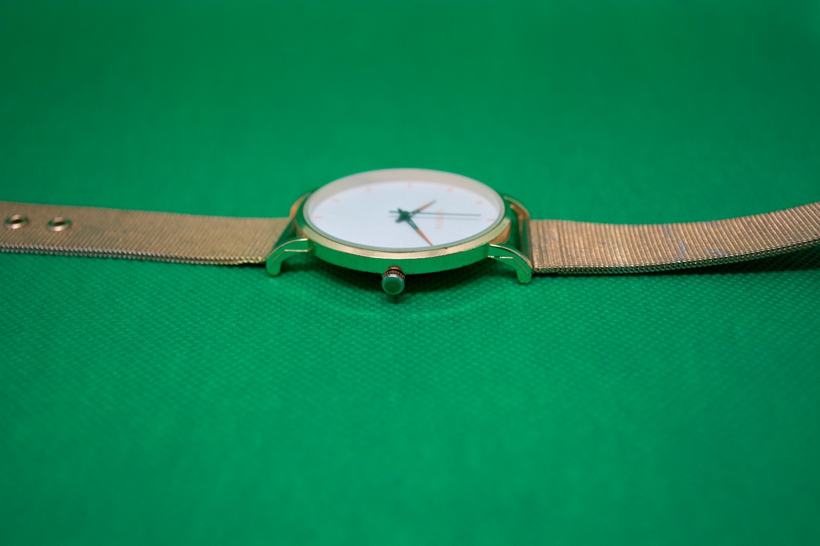 Gold Geneva Quartz Watch – Round Case – Gold Metal Band – Working