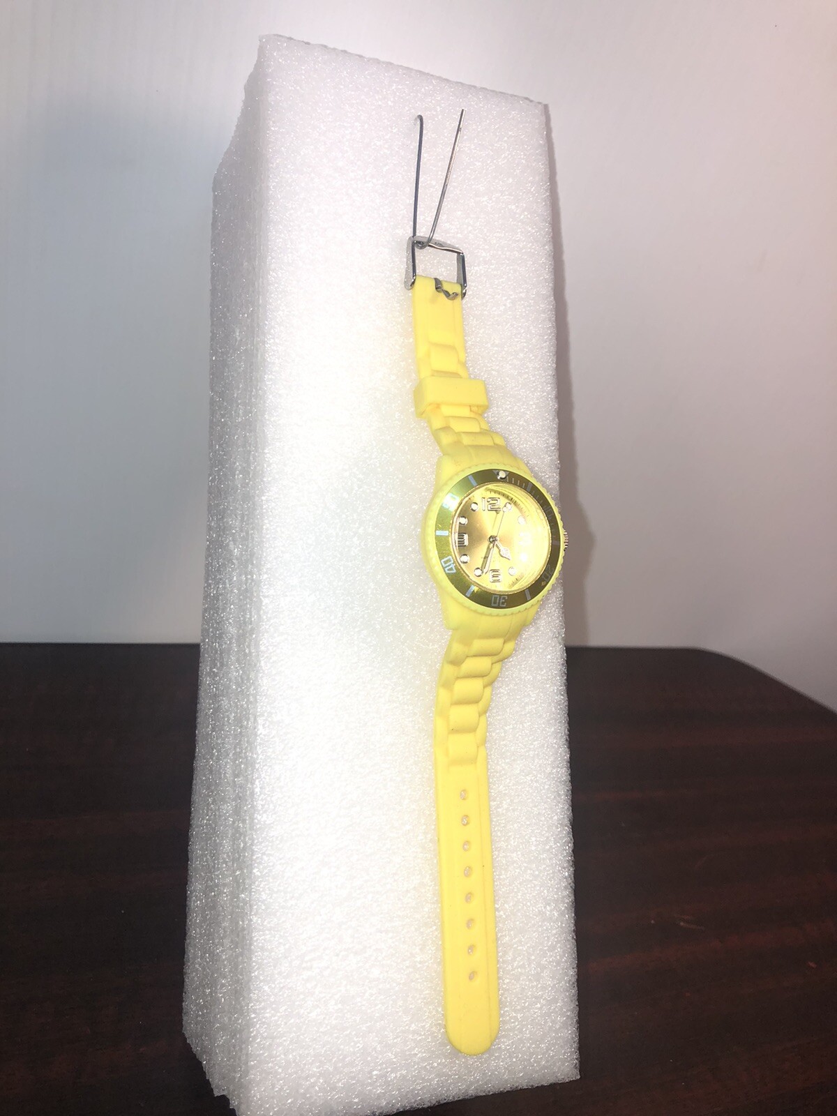 Yellow Sempre Watch With Rubber/Silicone Strap Working needs New Battery