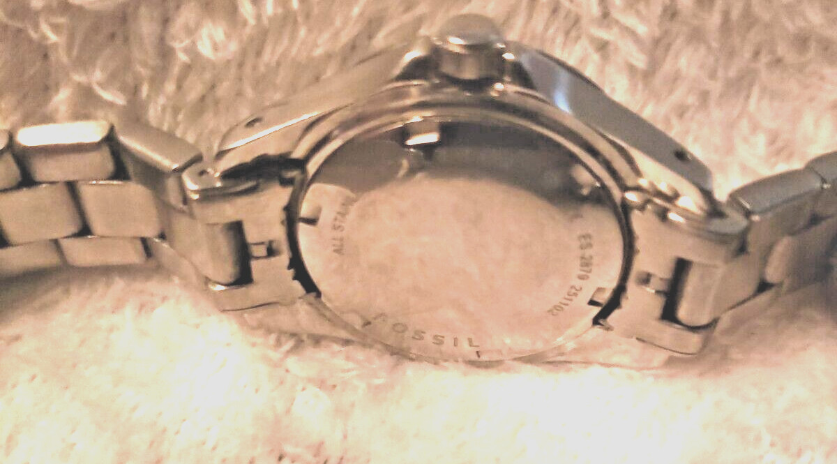 FOSSIL WATCH, WOMEN’s metal link strap, fold-over push clasp. GOOD CONDITION.