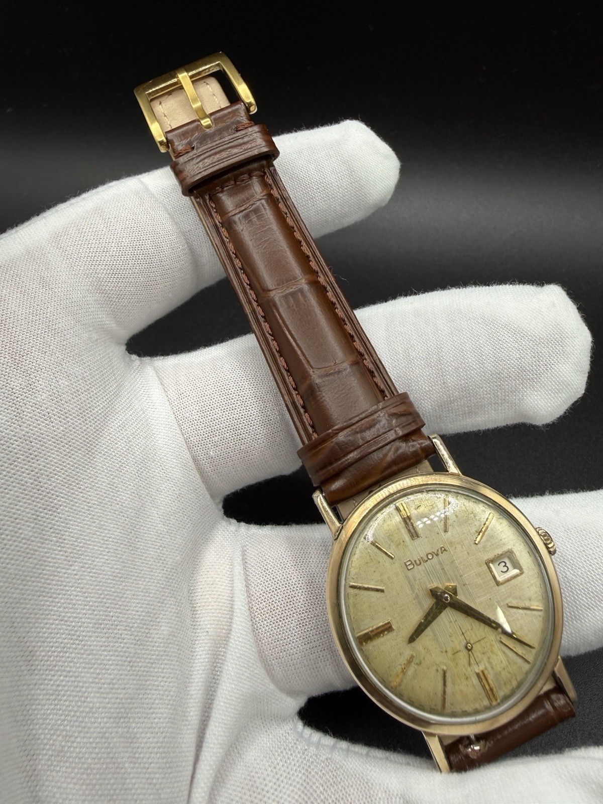 Vintage Bulova 17 Jewel Manual Wind Watch 33.7mm Cal 11BLB Date Gold Filled Runs