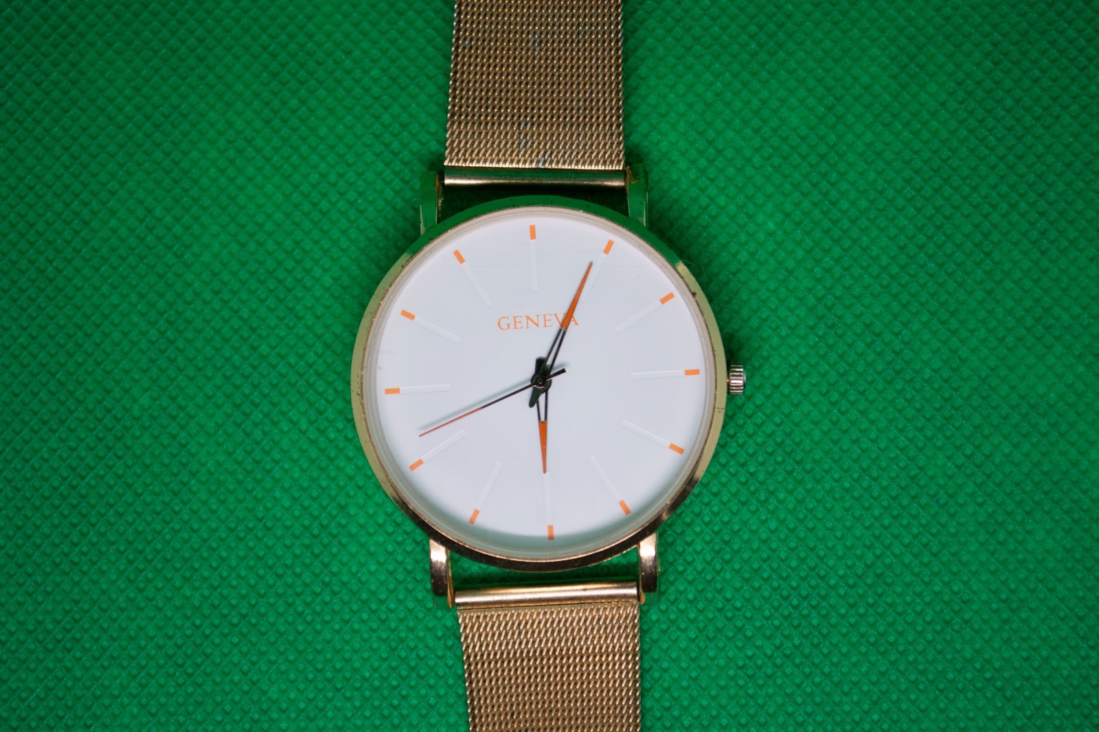 Gold Geneva Quartz Watch – Round Case – Gold Metal Band – Working