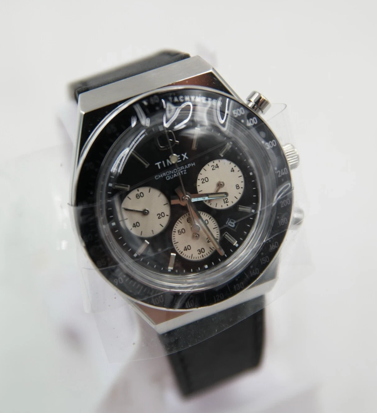 Timex Q Chronograph Quartz Black Dial Men’s Watch TW2V42700 Luxury Wristwatch.