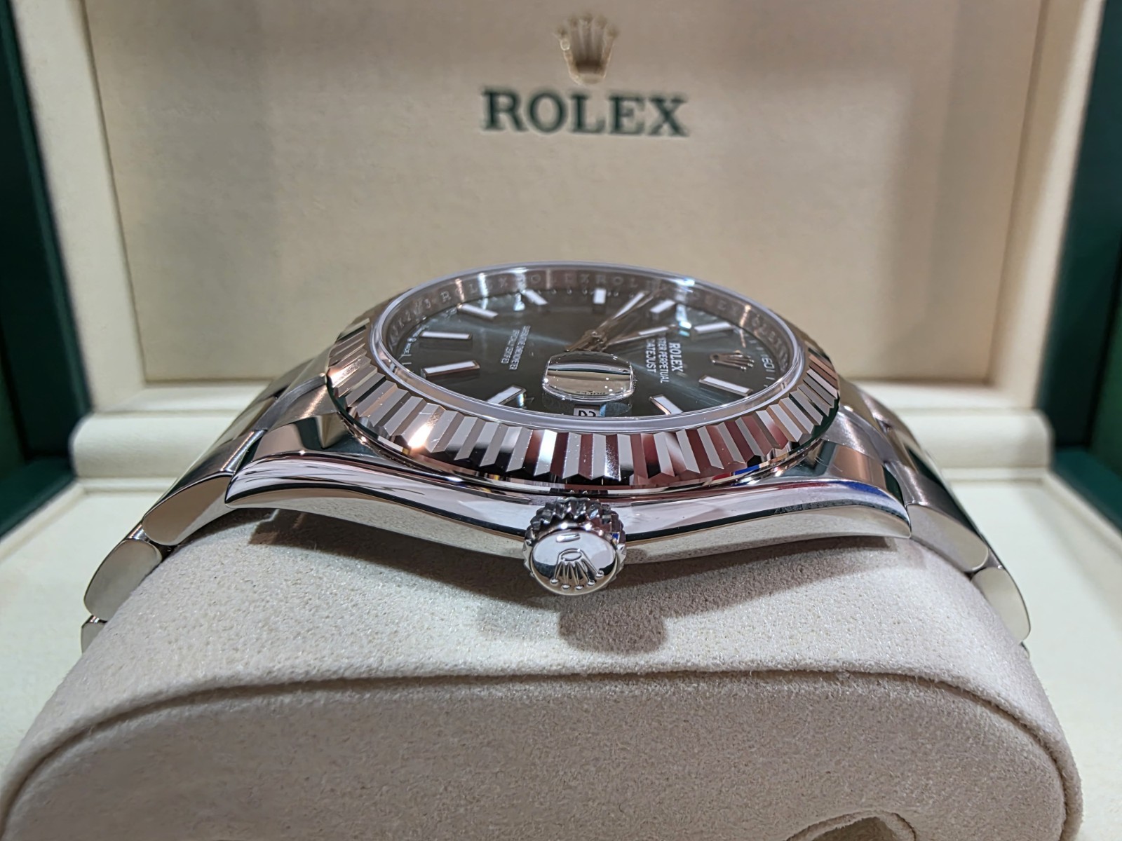 2026 Rolex Datejust 41 mm 126334 Mint Green Oyster Brand New/Unworn Complete Set