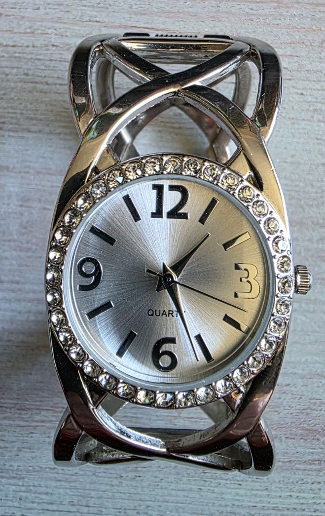 Silver Celtic Knot Studio Time Bangle Watch Crystal Rhinestone Bezel Case Used