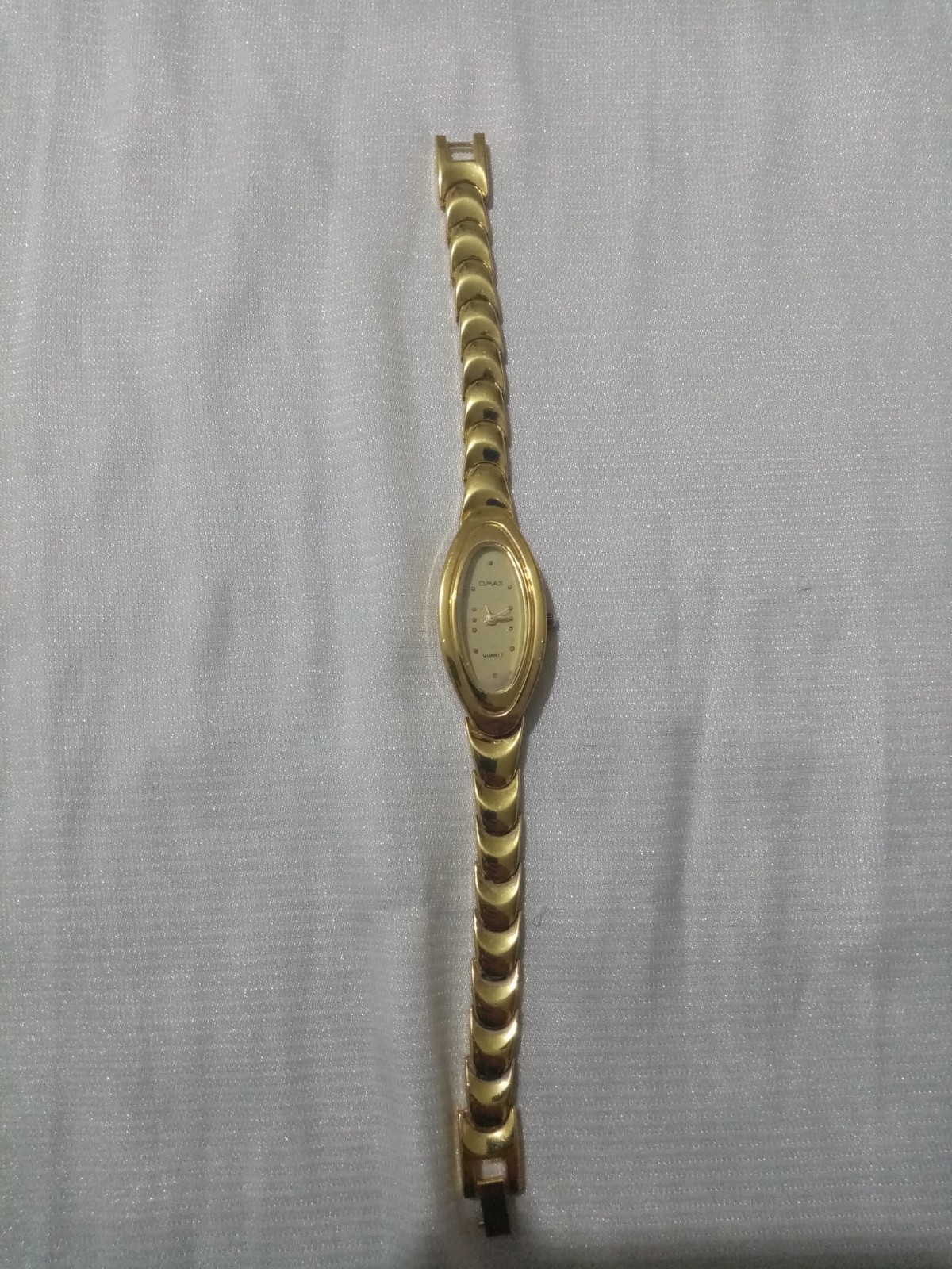 Vintage OMAX Ladies Gold Tone Quartz Watch Oval Face Working Stainless Back