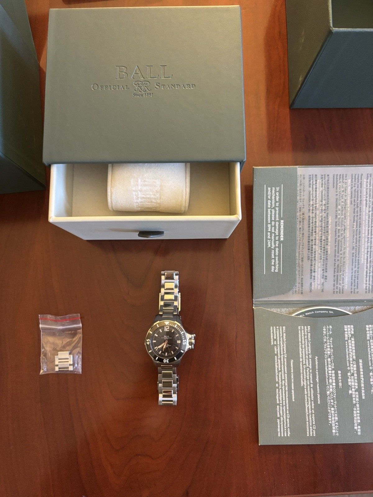 Ball Watch Engineer Hydrocarbon Ceramic Midsize Automatic – DL2016B