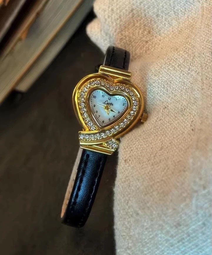 Stainless Steel Women’s Dainty Watch Vintage Style Heart Case With Leather Strap