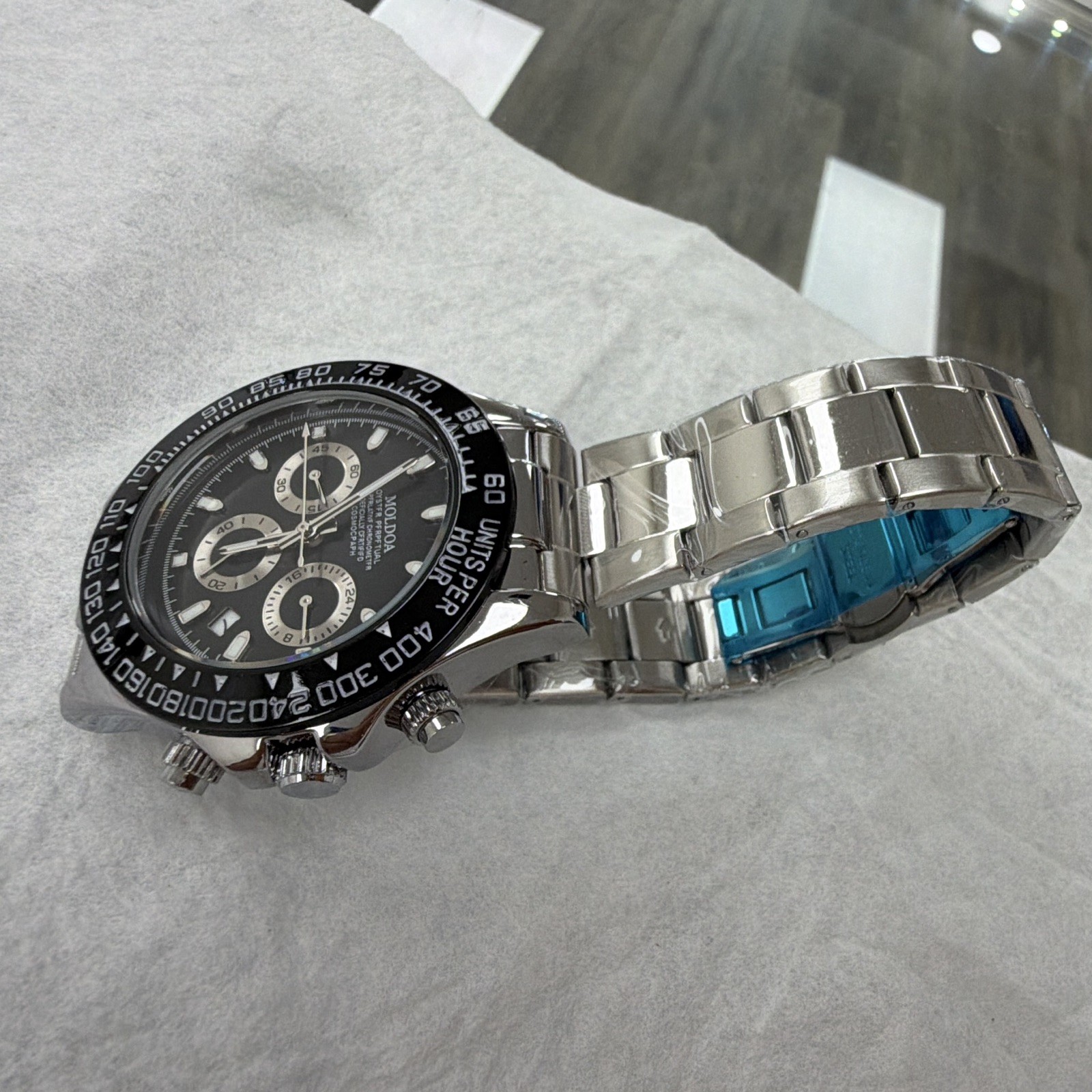 Moldoa Cosmograph Men’s Quartz Chronograph Date 12-Hour Black Dial SS Bracelet