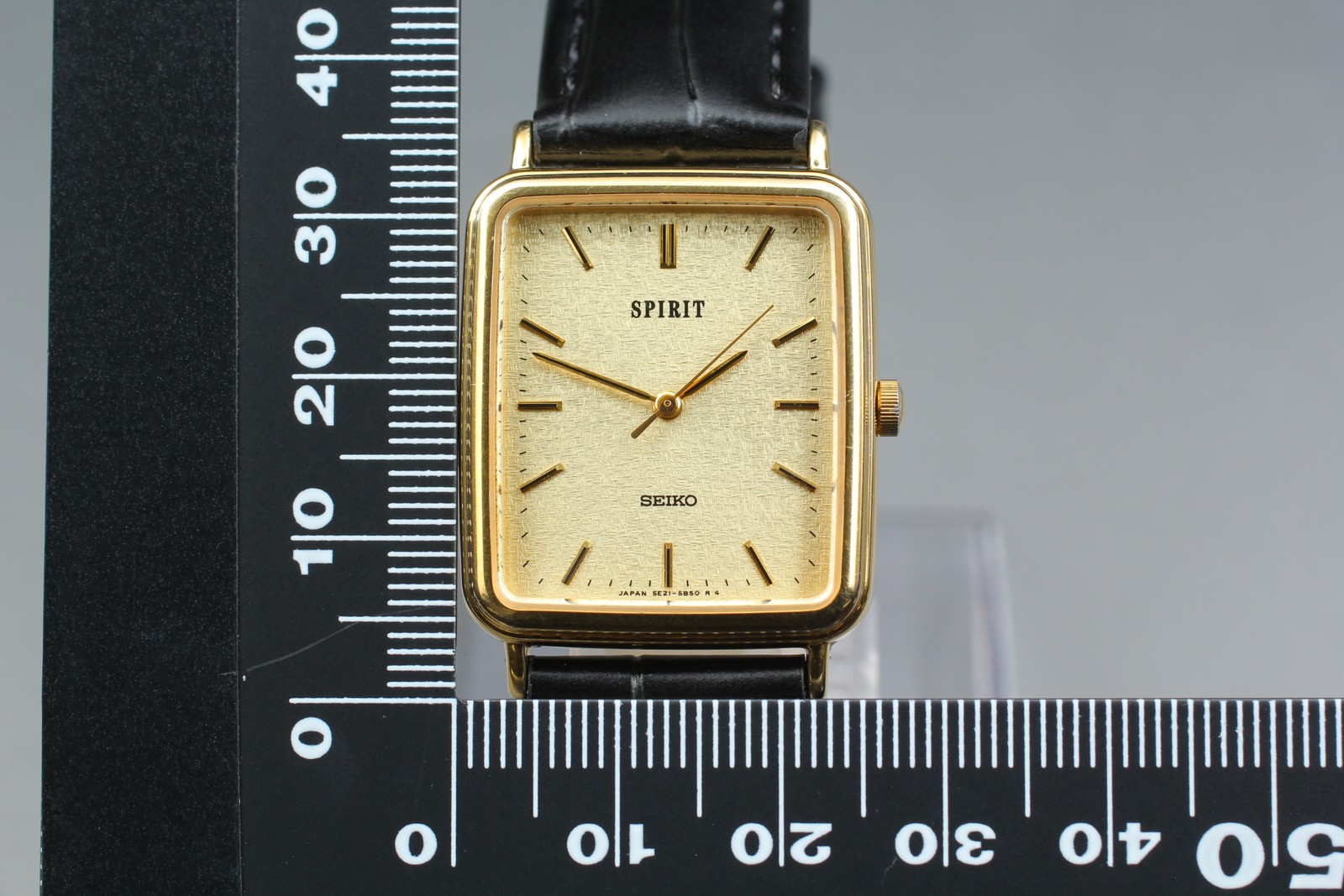 [Near MINT] SEIKO Spirit 5E21-5B50 26mm Gold Dial Quartz Men’s Watch from JAPAN