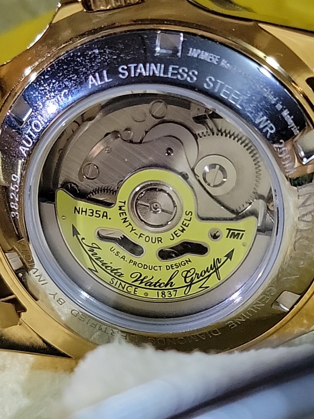 Invicta AUTOMATIC DIAMOND PRO DIVER! 40MM Model with 243 DIAMONDS 38259