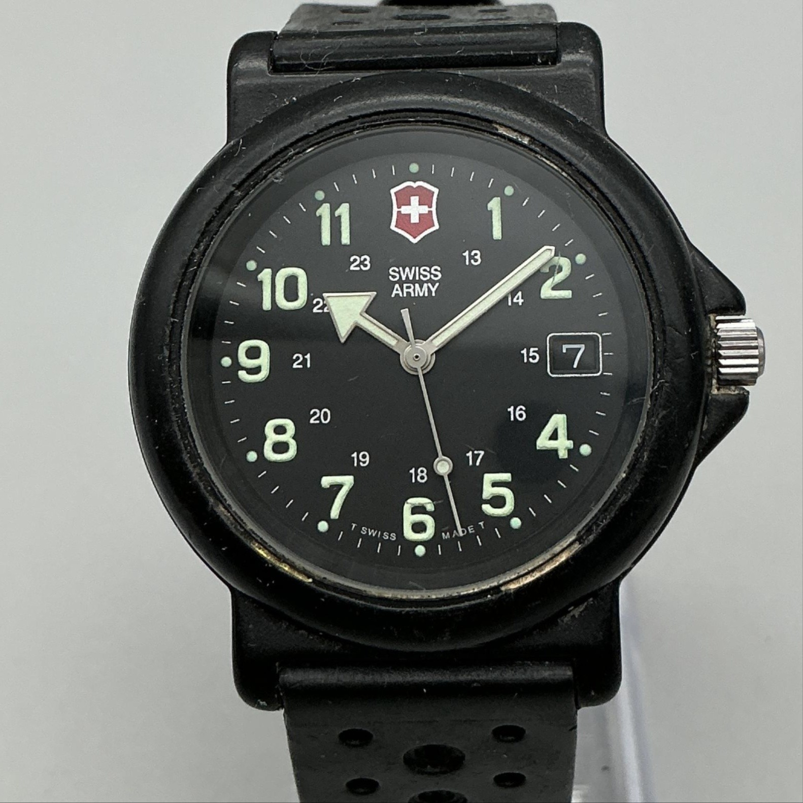Victorinox Swiss Army Mens Watch 39mm Black Dial Rubber BROKEN PARTS REPAIR