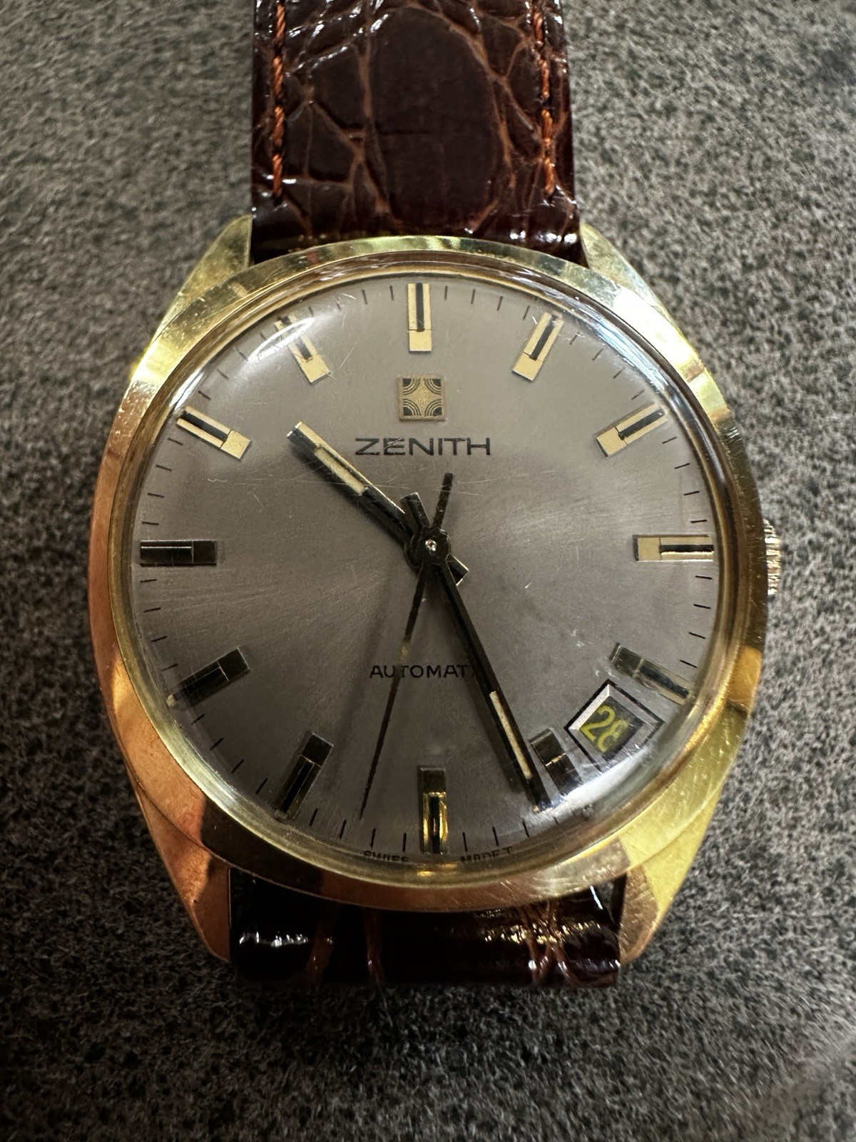 Vintage Zenith Automatic 18K Solid Gold 2572 PC Watch 1970s Signed Crown Buckle