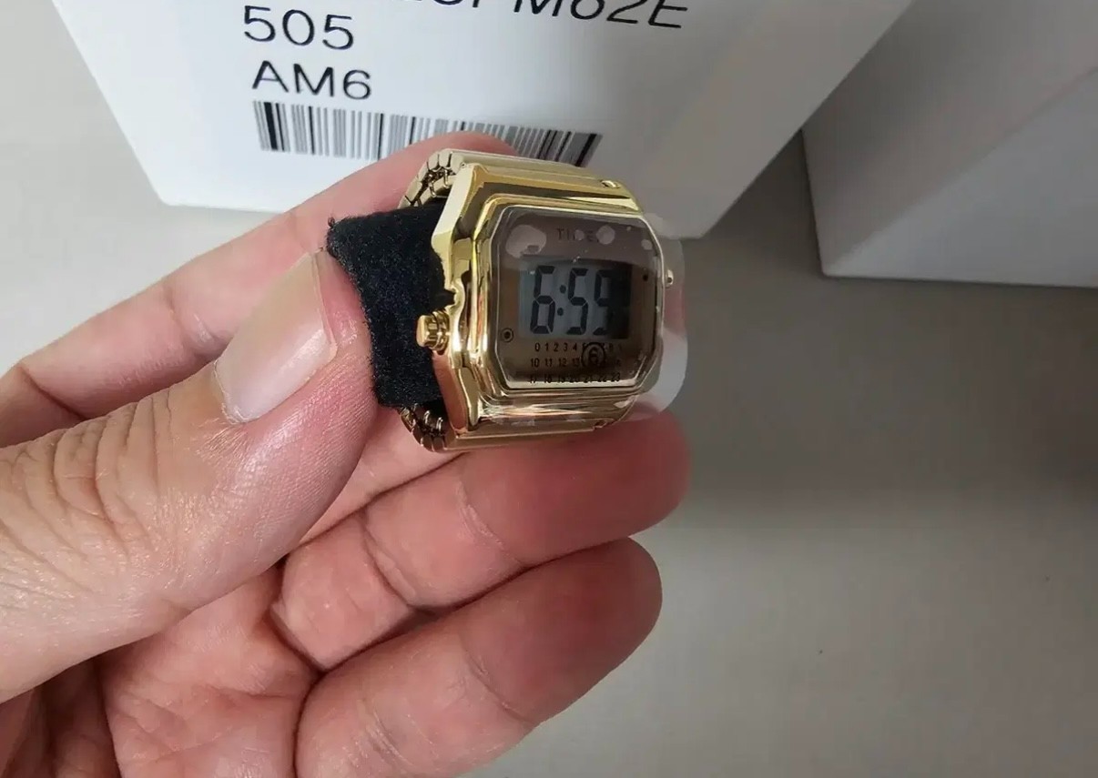Timex x MM6 Maison Margiela T80 Ring Watch Gold Digital Unisex S/M New