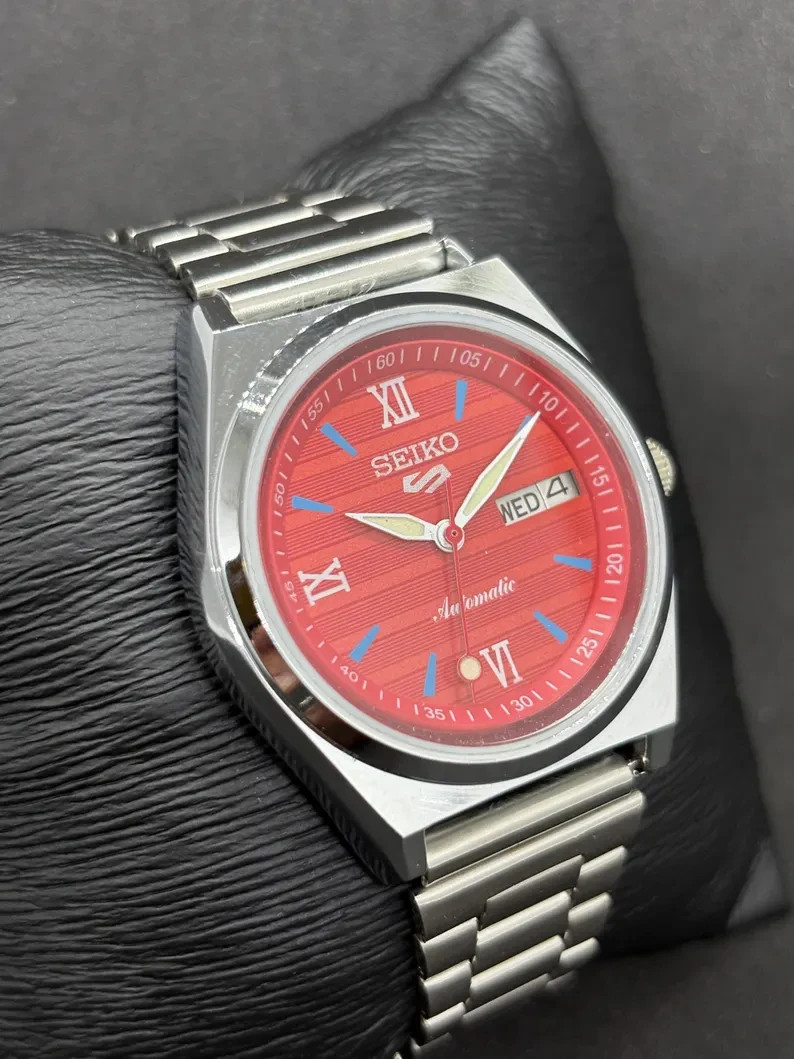 Vintage Refurbished Seiko 5 Automatic Day/Date Japanese Men’s Wrist Watch