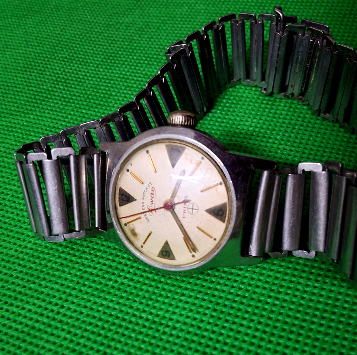 Vintage West End Sowar Prima Manual wind 17 jewels Wrist Watch 32 mm Swiss Made.