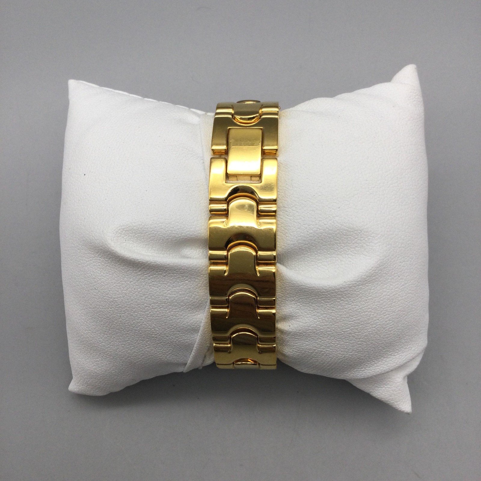 Caravelle By Bulova Womens Watch 17mm Gold Tone Tank Diamond New Battery 6″