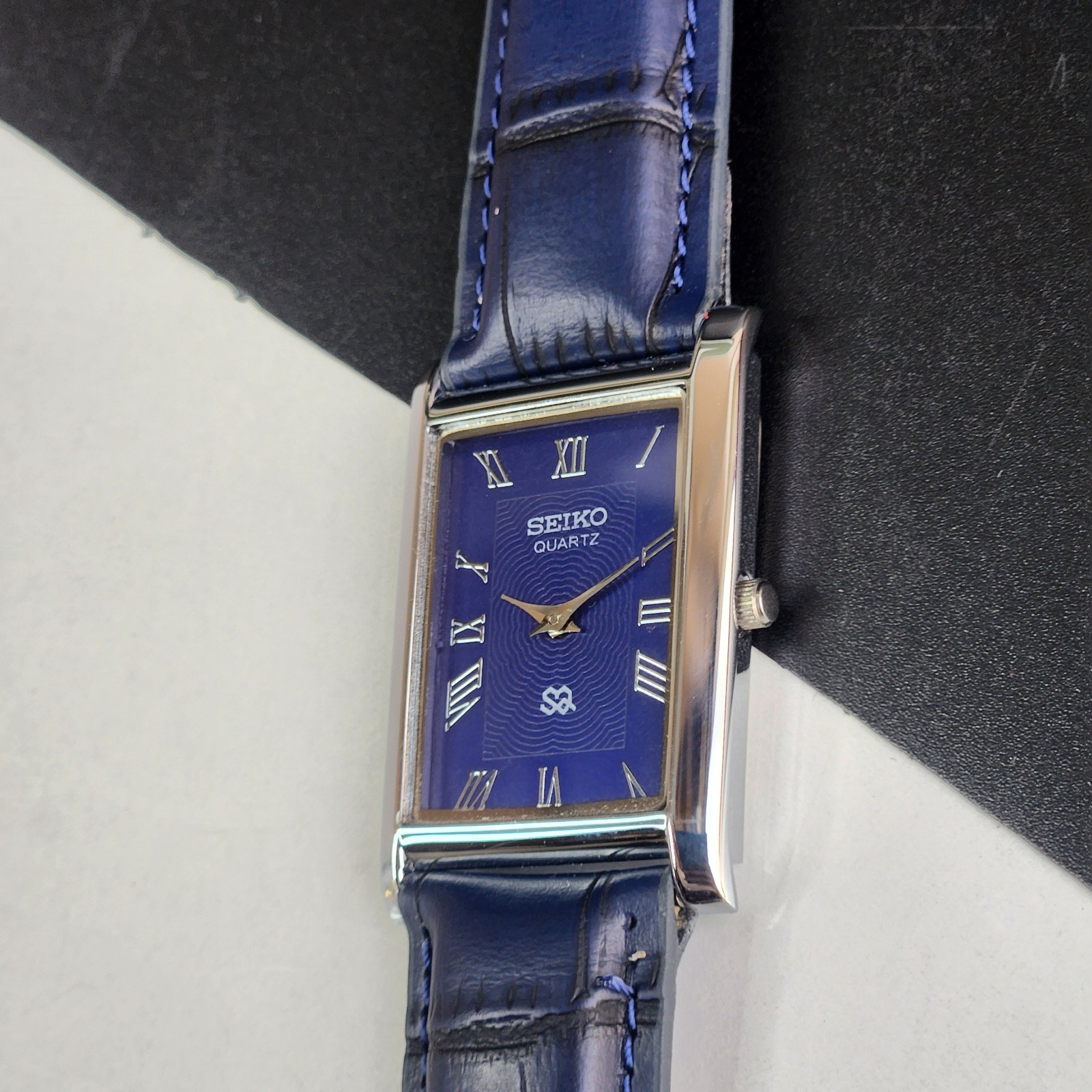 Vintage Seiko Slim Quartz Blue Face Rectangle Japanese 26MM Case Mens Watch S21