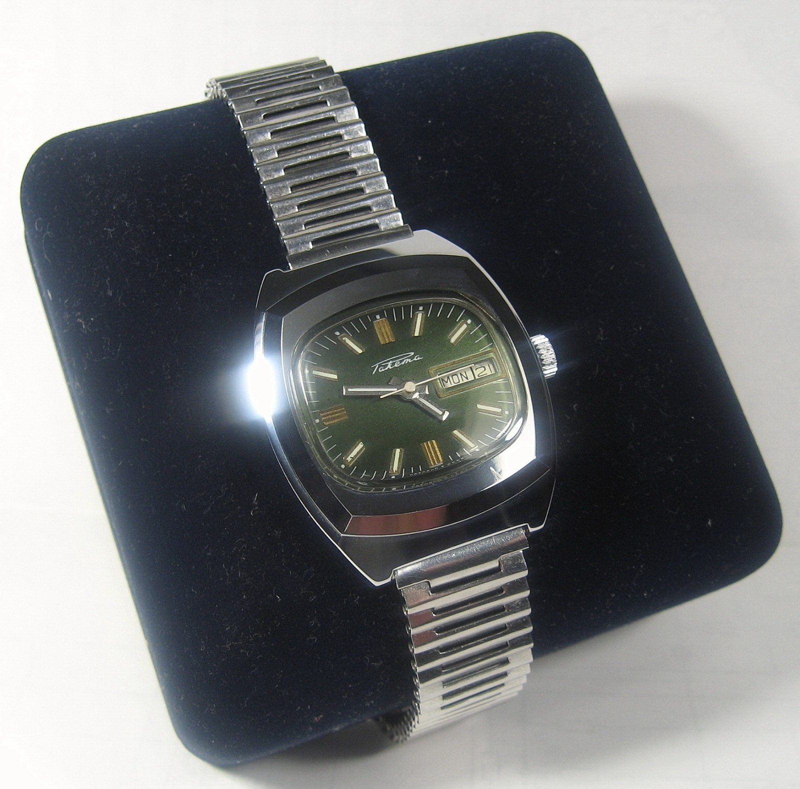 VTG USSR RAKETA Classic Men’s Watch NEW Case 2628H 19j Soviet Wristwatch 1970s