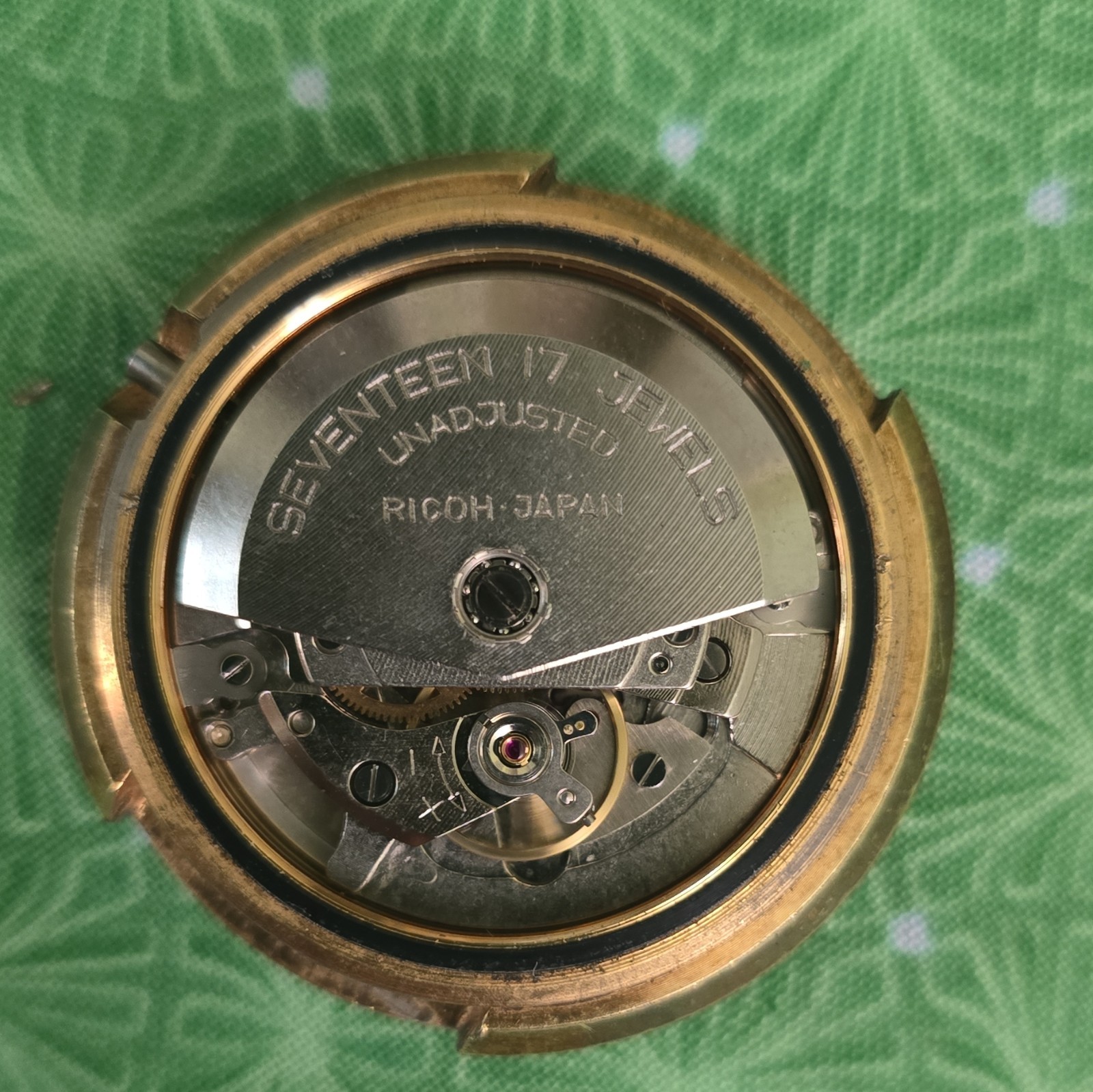 Ricoh Apex Automatic Mechanical 17J Day/Date Shock Resistant Gold Tone 36mm
