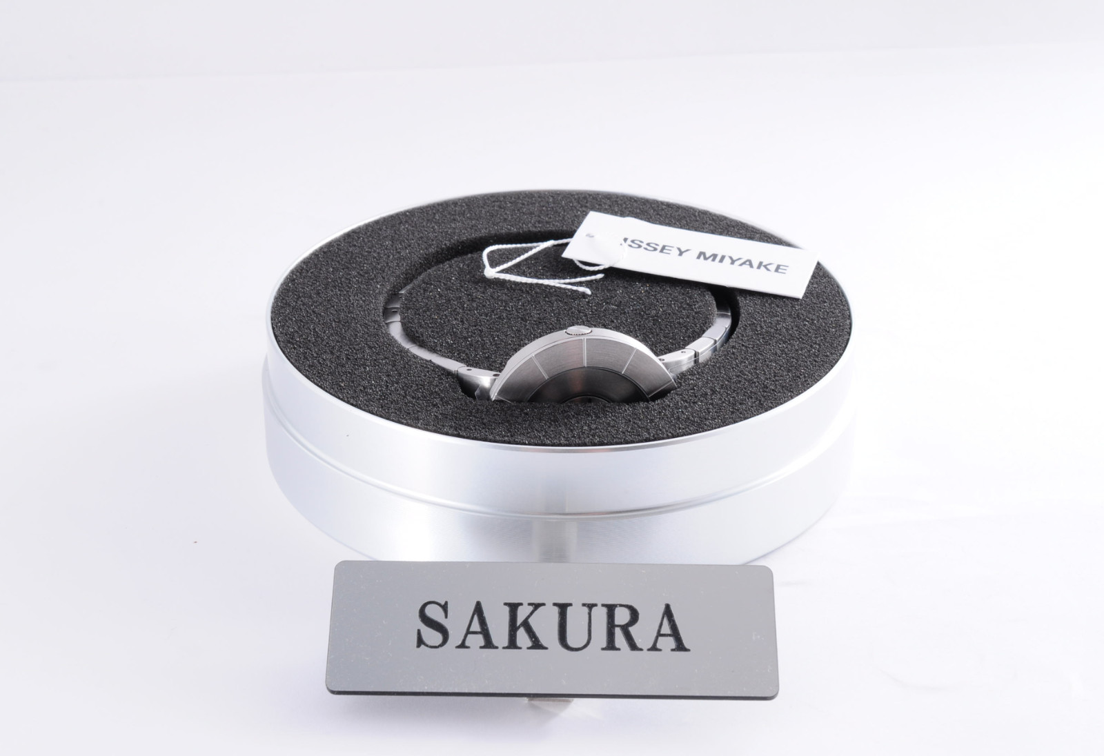 NY0N001 Issey Miyake To Tio Yoshioka Tokujin Designed IM-SILAN001 CITIZEN WATCH