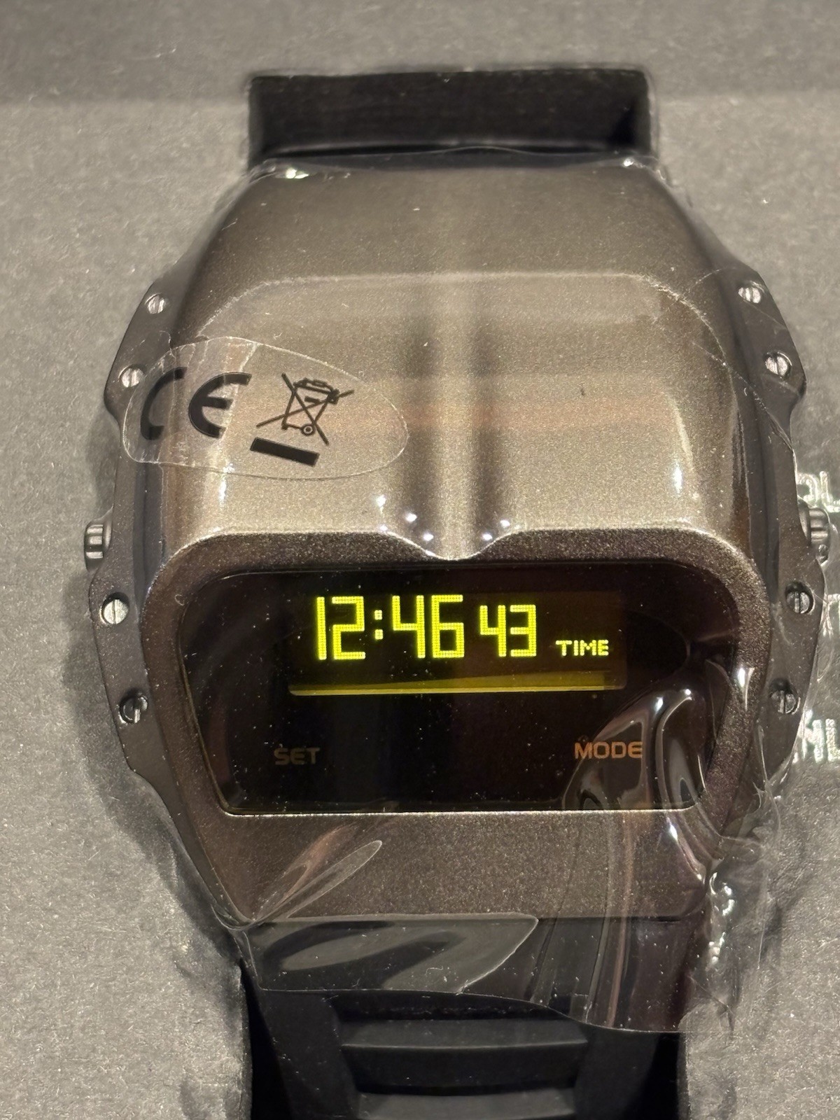 New in Box Benly Design Gladiator X7000 Grey With Black Band