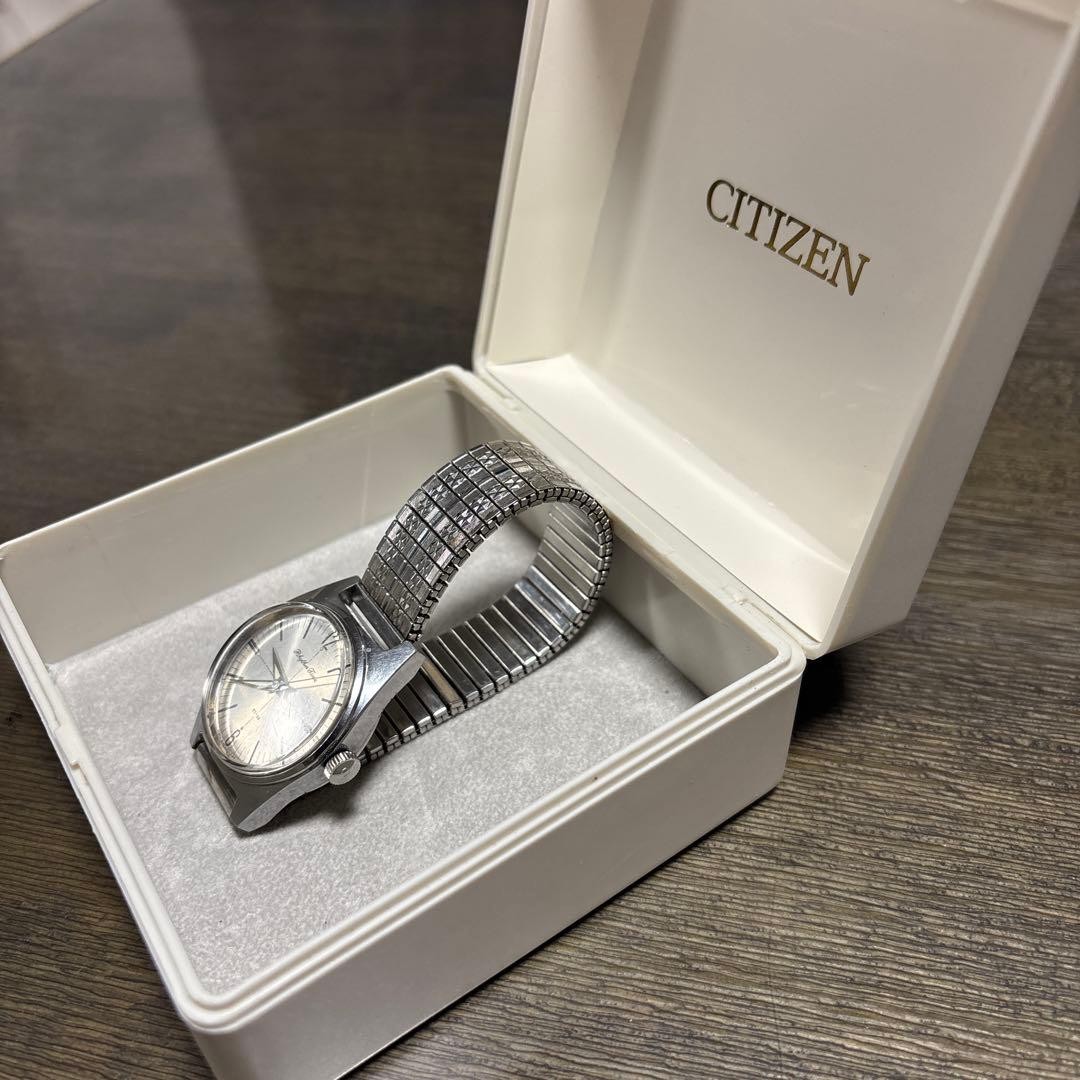 Excellent condition Citizen hand-wound watch, silver, antique.