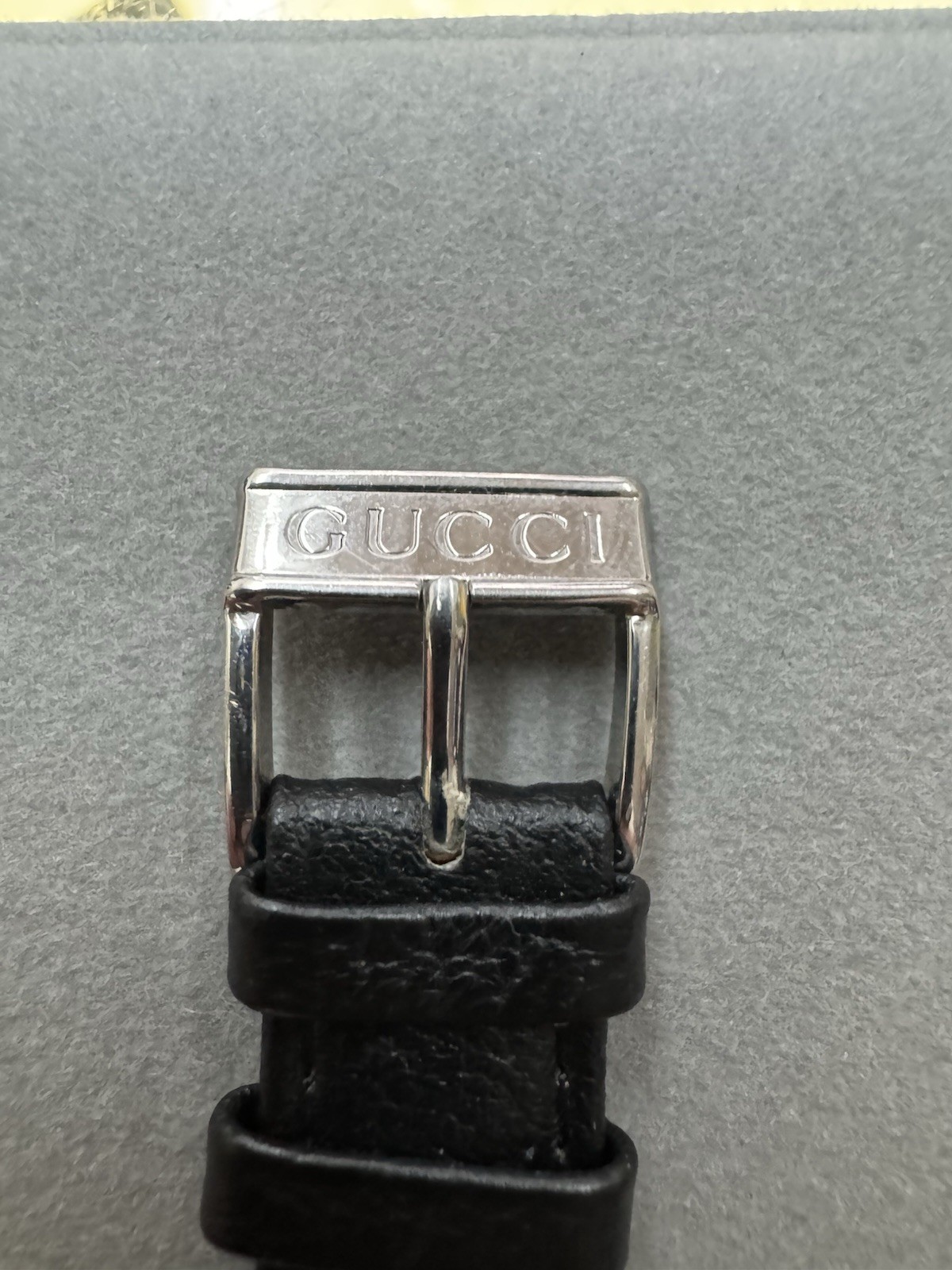 Gucci 5500 M Swiss Made Quartz Date Silver Dial Roman SS Case Black Leather