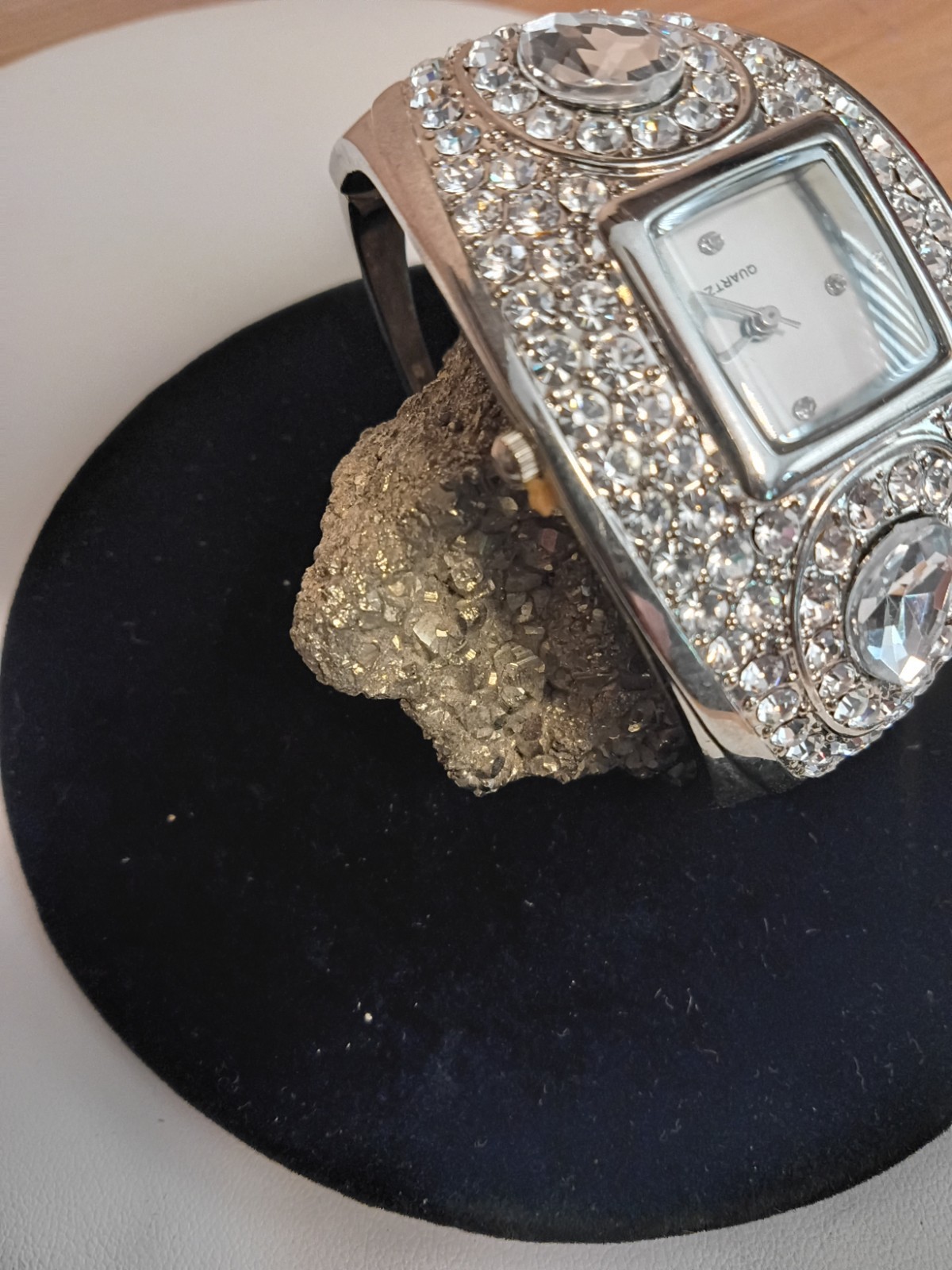 Women’s Gem-Set Oval Silver Tone Quartz Bracelet Wristwatch White Dial