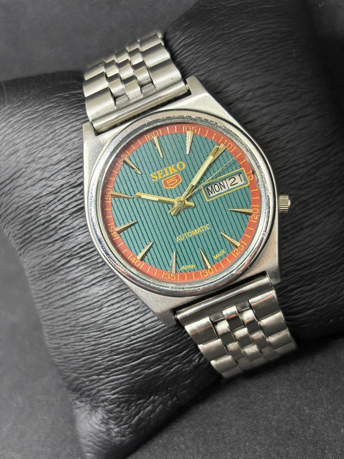 Vintage Seiko 5 Automatic Day/Date Japanese Men’s Wrist Watch