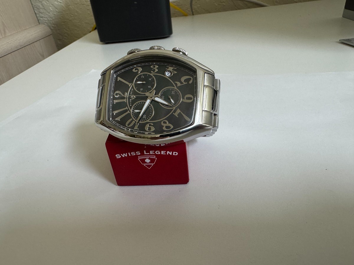 Men’s Swiss legend stainless steel tonneau shape chronograph watch RARE