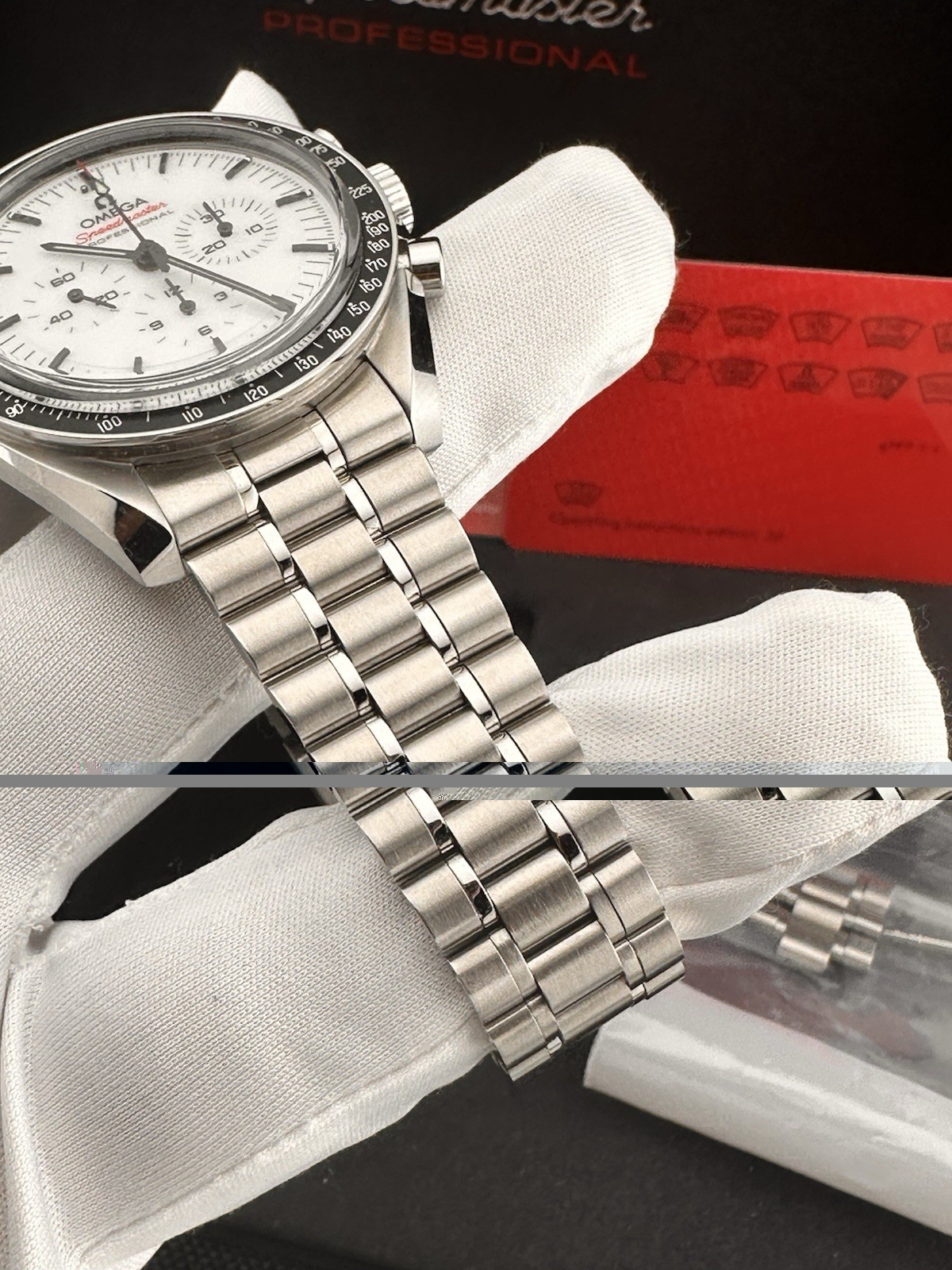 Omega Speedmaster Moonwatch White Dial 310.30.42.50.04.001 Box And Cards
