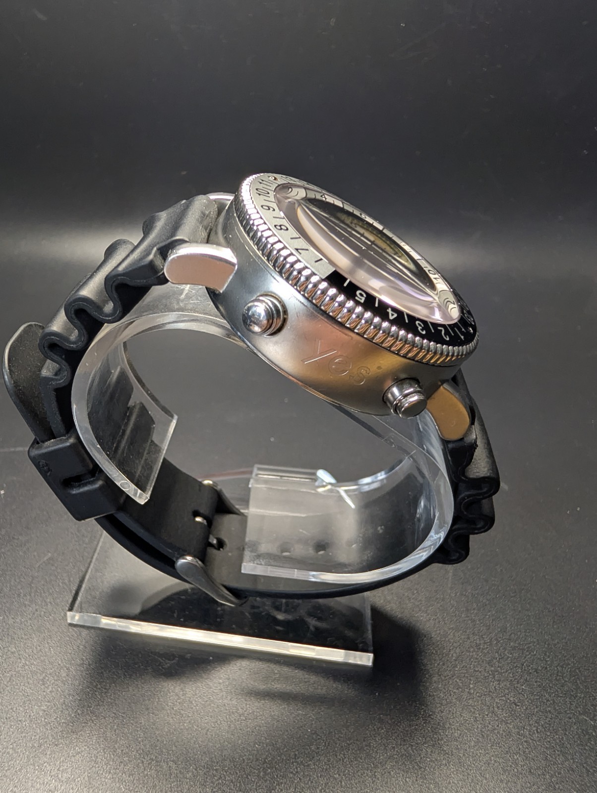 Yes Watch COZMO Solar Tracking Watch