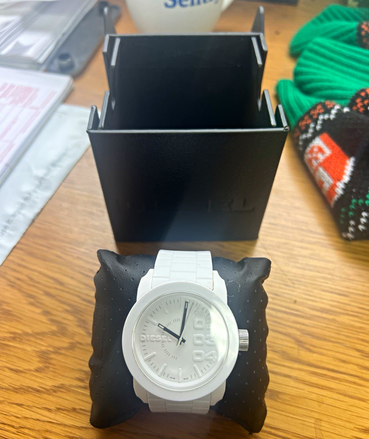 Diesel Analog Round Wristwatch White Dial/Case/Band Arabic & Stick Indices Box