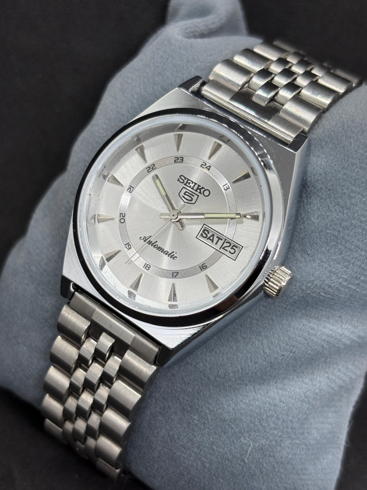 Vintage Refurbished Seiko 5 Automatic Day/Date Japan Made Men’s Wrist Watch