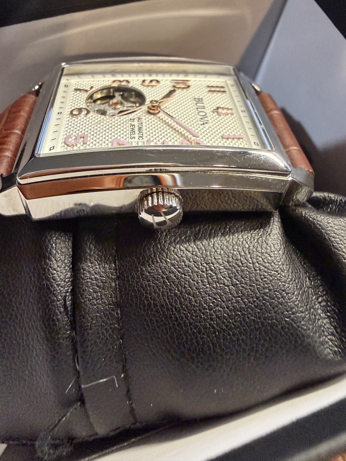 Bulova Sutton White Dial Leather Strap Automatic 21 Jewels 96A268 Mens Watch
