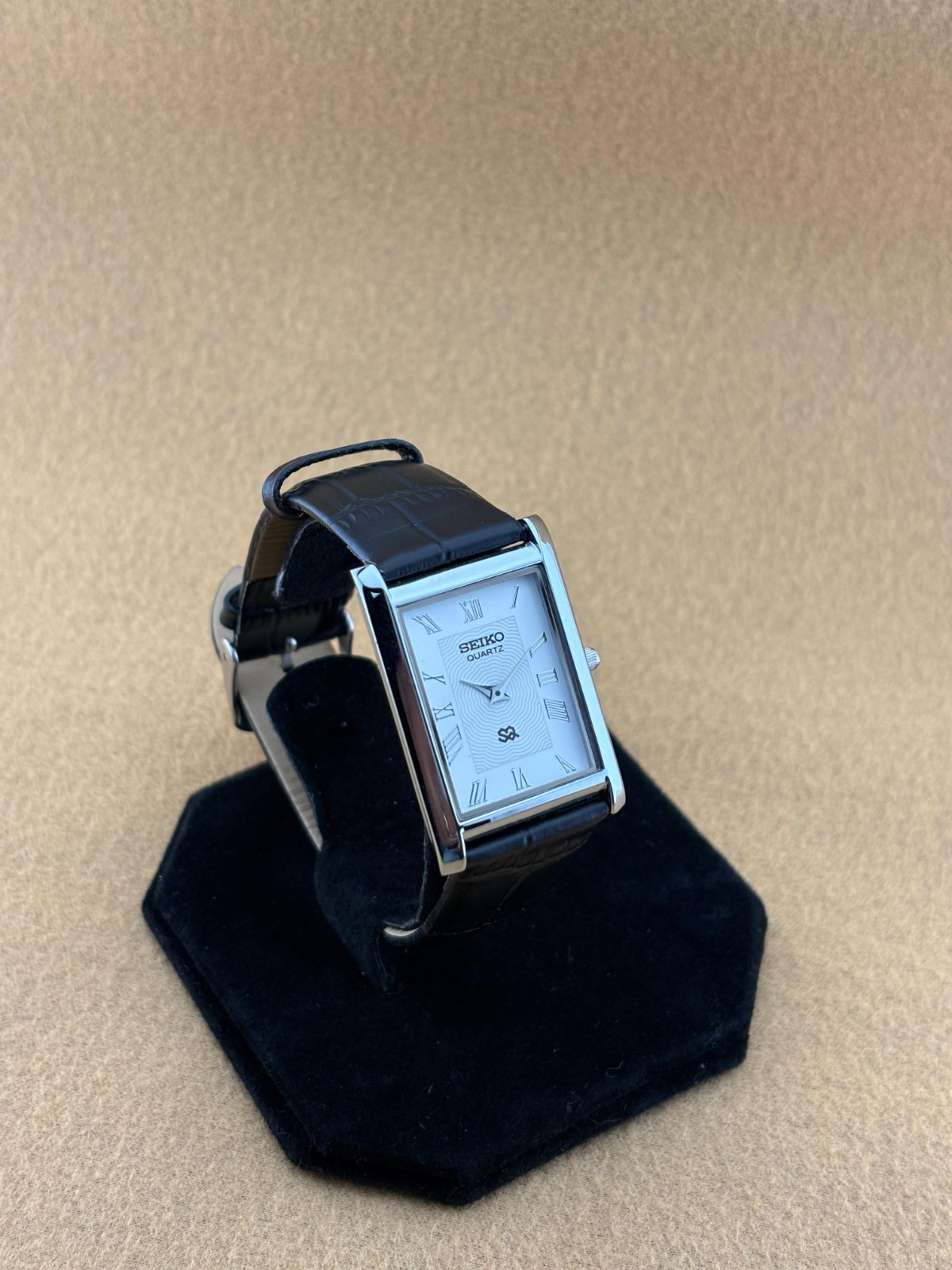 WHITE DIAL Vintage Seiko Slim Quartz men’s Wristwatch