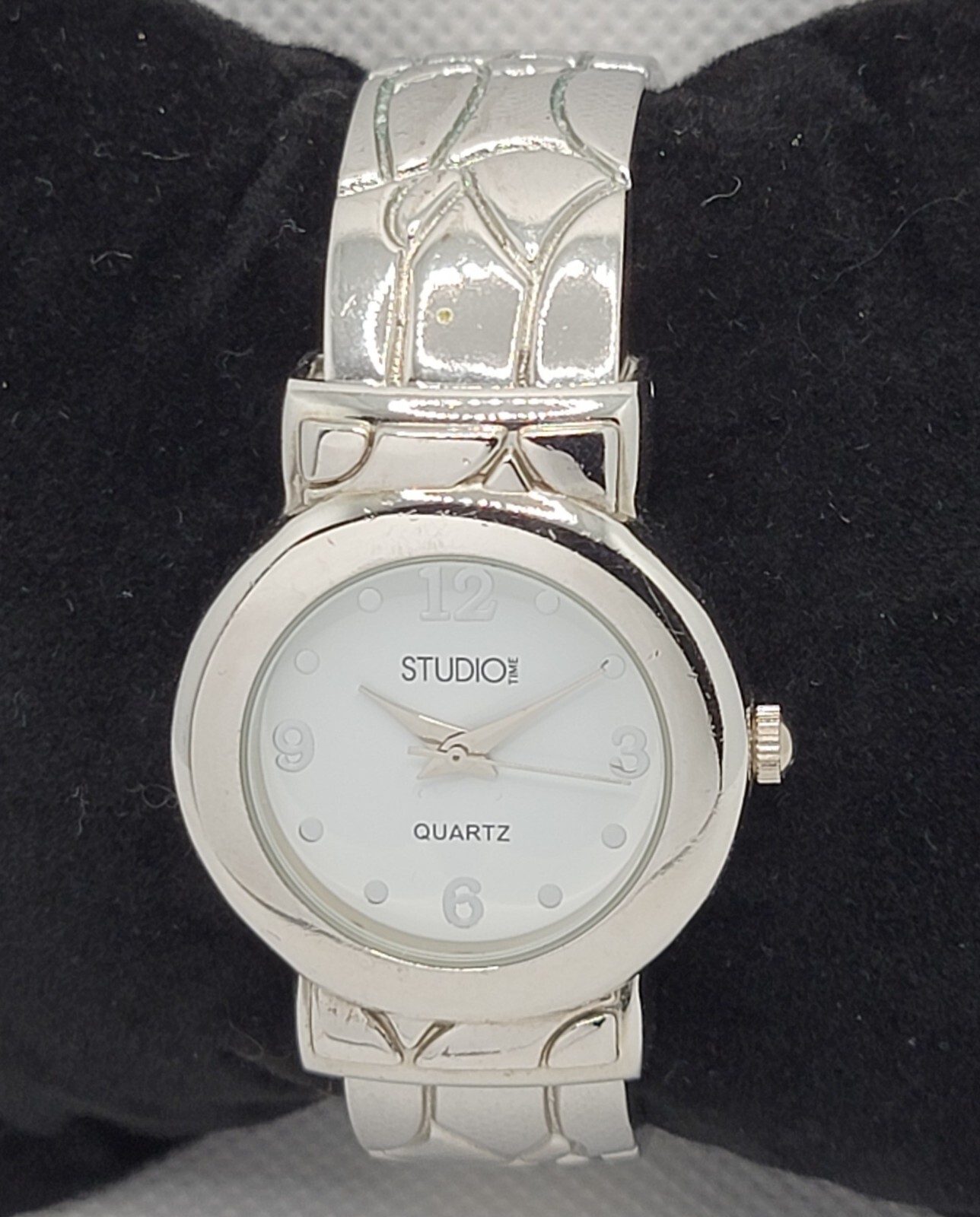 Ladies Studio Time Stylish Round Silver Tone White Dial Cuff Bracelet Watch K5