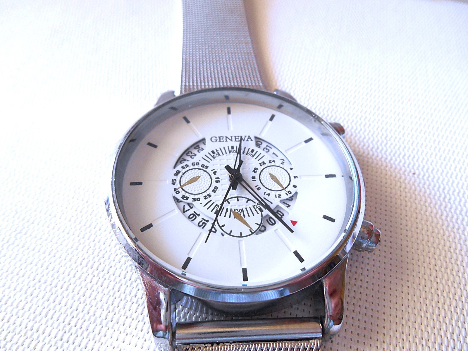 GENEVA Silvertone / White Dial Watch – New Battery