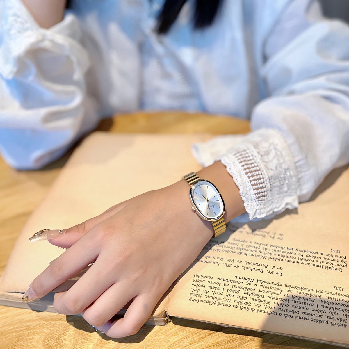 Chain Oval Watch In Gold Color