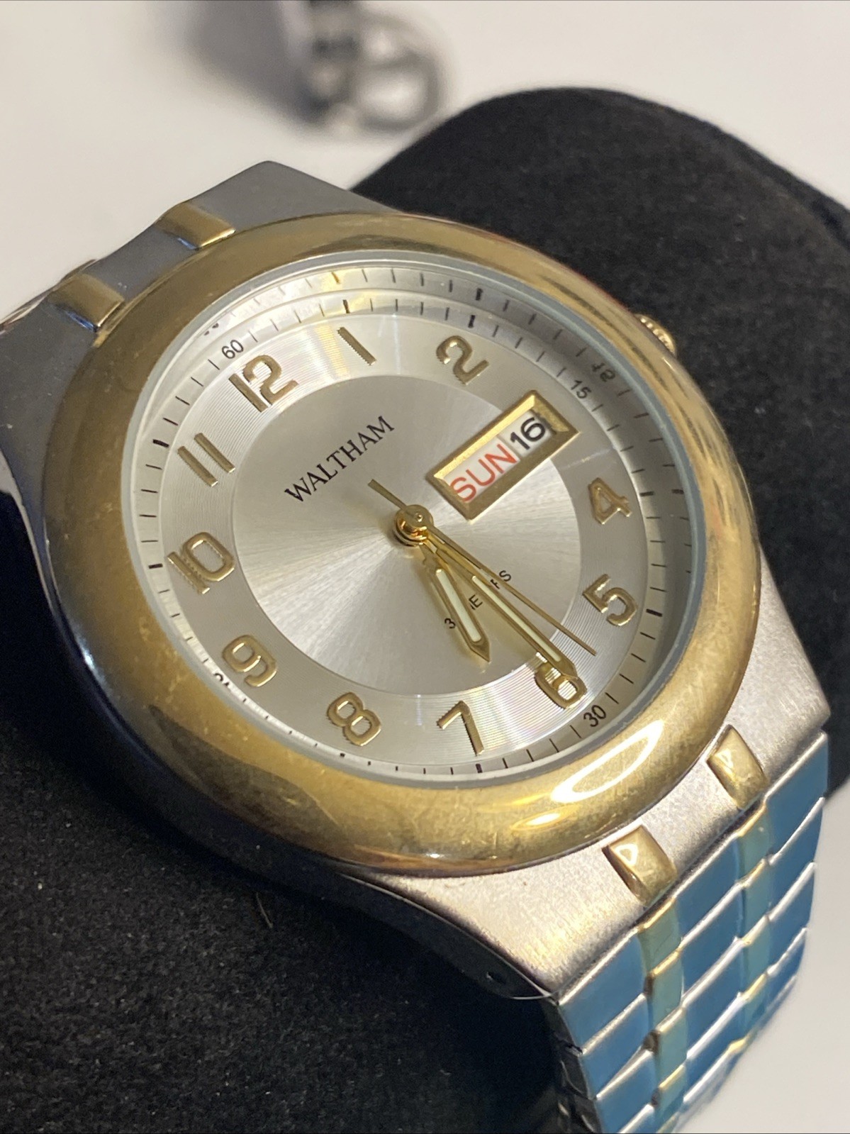 Waltham Quartz Wrist Watch WAM012 30 Meters Water Resistant Japan Movement Date