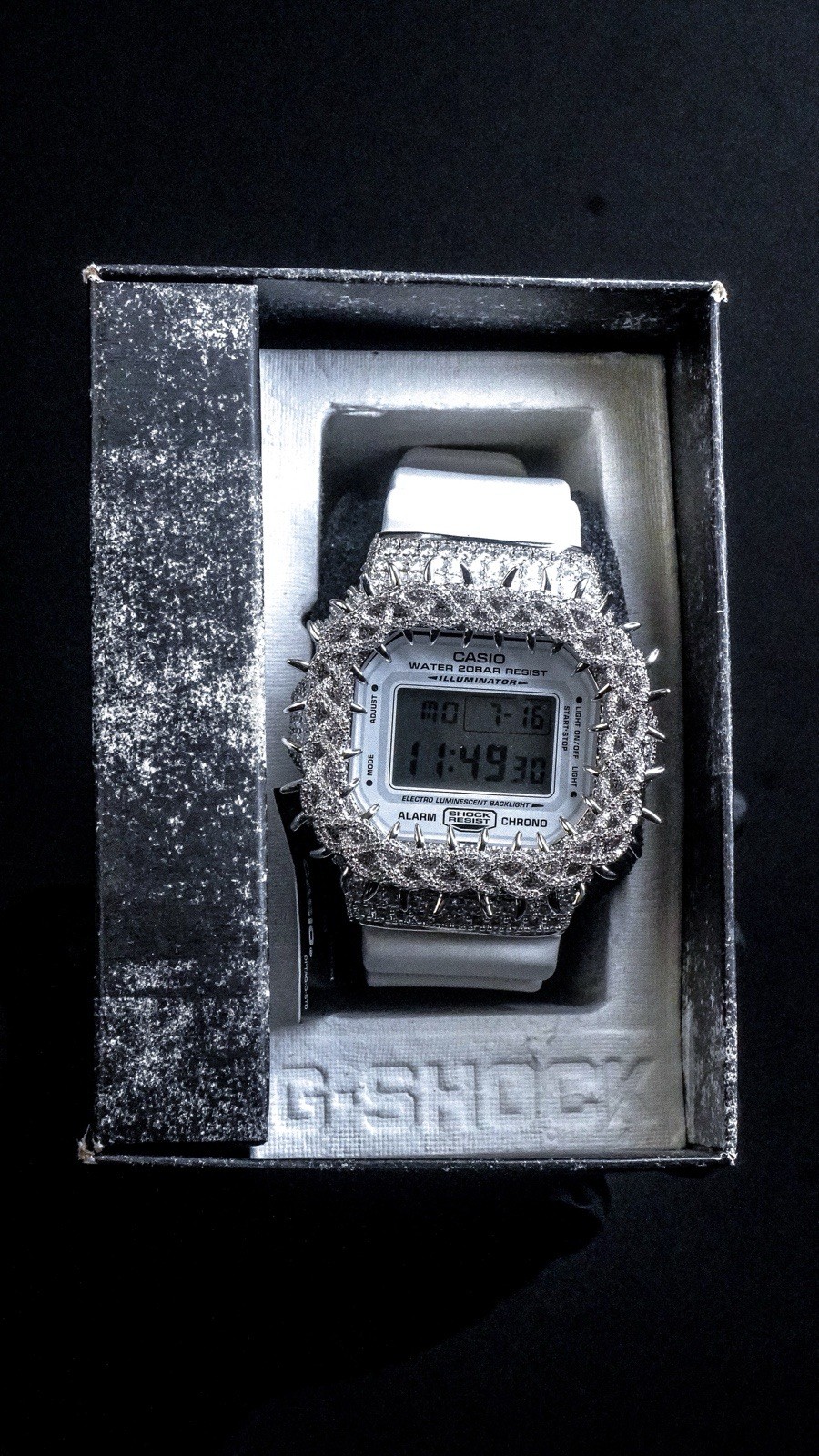 BUSTDOWN G-SHOCK. CUSTOM PIECE. WHITE BAND. JESUS PIECE. BRAND NEW. WITH BOX