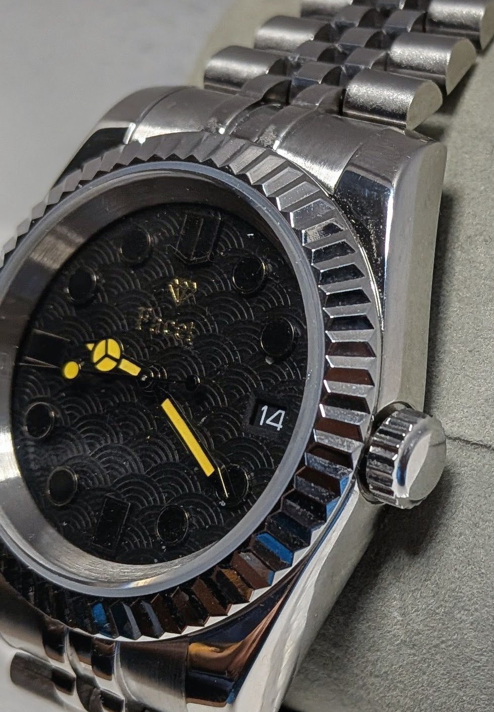 Facet Stealth 2635A men’s automatic watch plus free gift with purchase