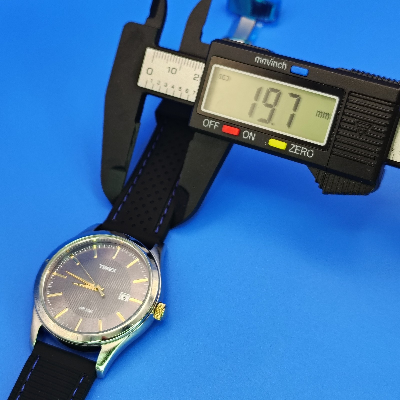 2016 Timex Date 39mm Men’s Quartz Watch New Rubber Strap SS Deployment Clasp