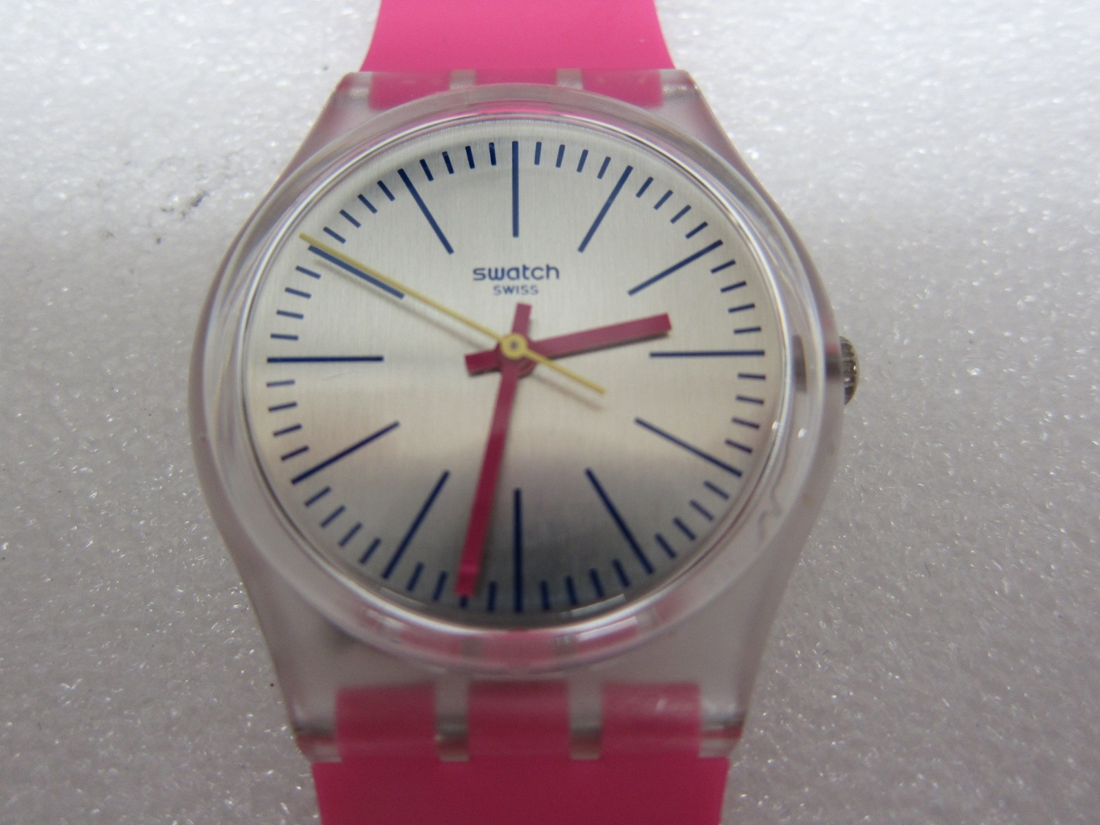 Swatch GE256 Fluo Pinky Quartz Watch Hot, Hot, Hot Pink! 3 Bar 34.00 mm