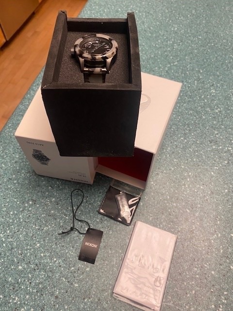 NIXON WATCH 38-20 GRAY TORTOISE GUNMETAL WITH BOX/LINK COMPLETE