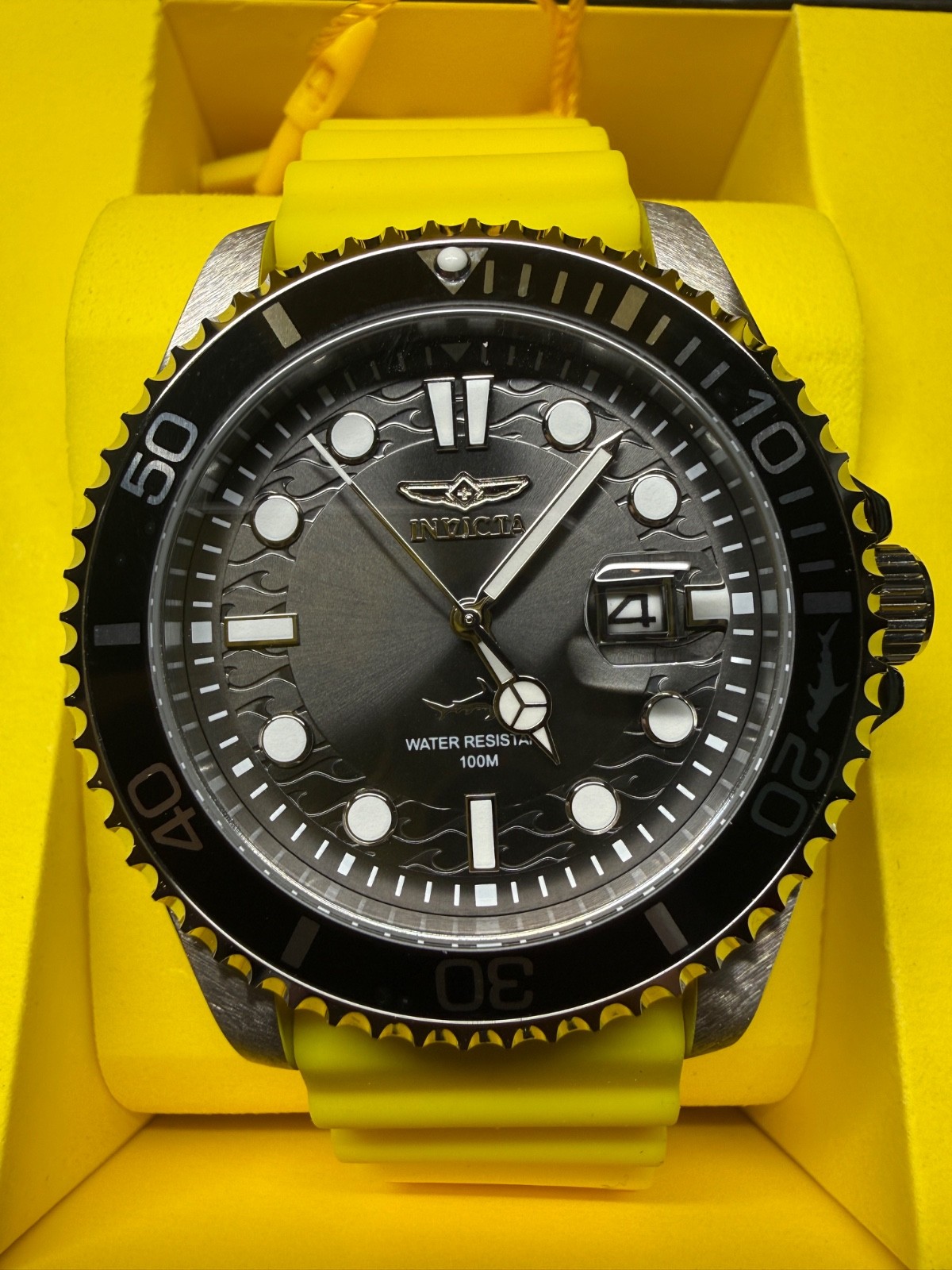 Invicta Pro Diver Shark yellow Mens watch 43mm #diver #watches NWT