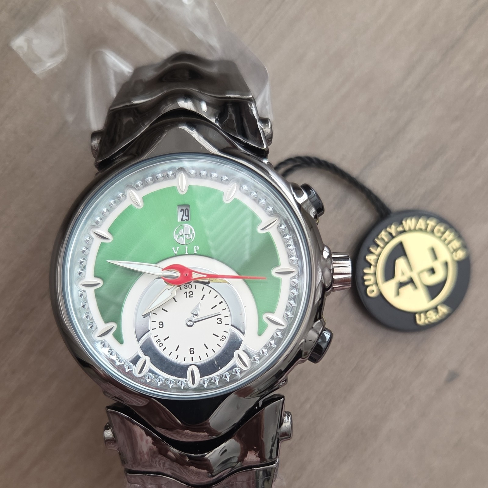 AJ Green Dial Chronograph Wristwatch Black Metal Bracelet Analog